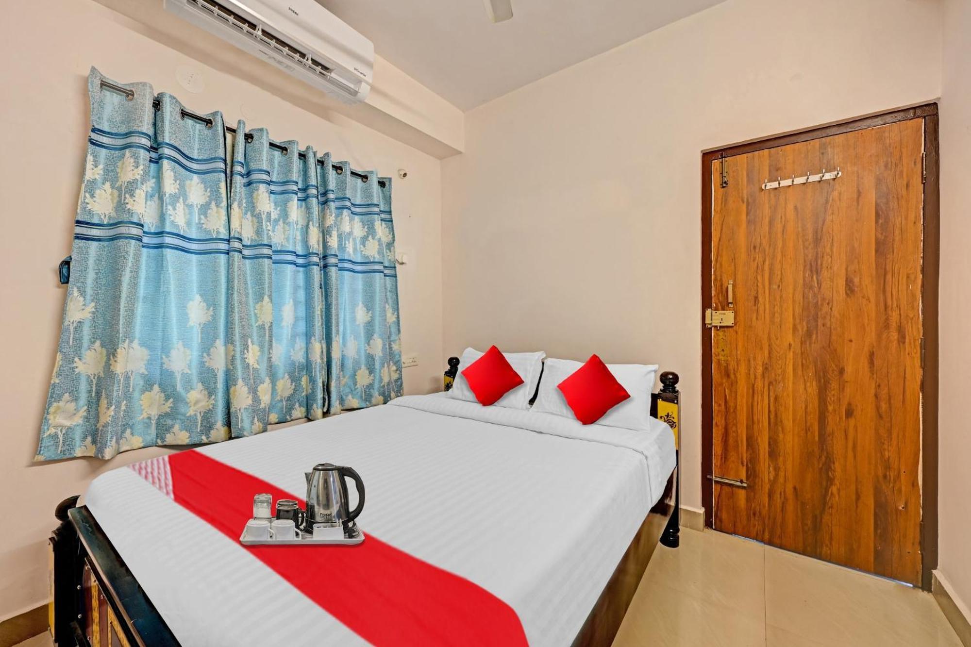 Oyo Coastal Inn Luxury Service Apartments Kākināda 外观 照片